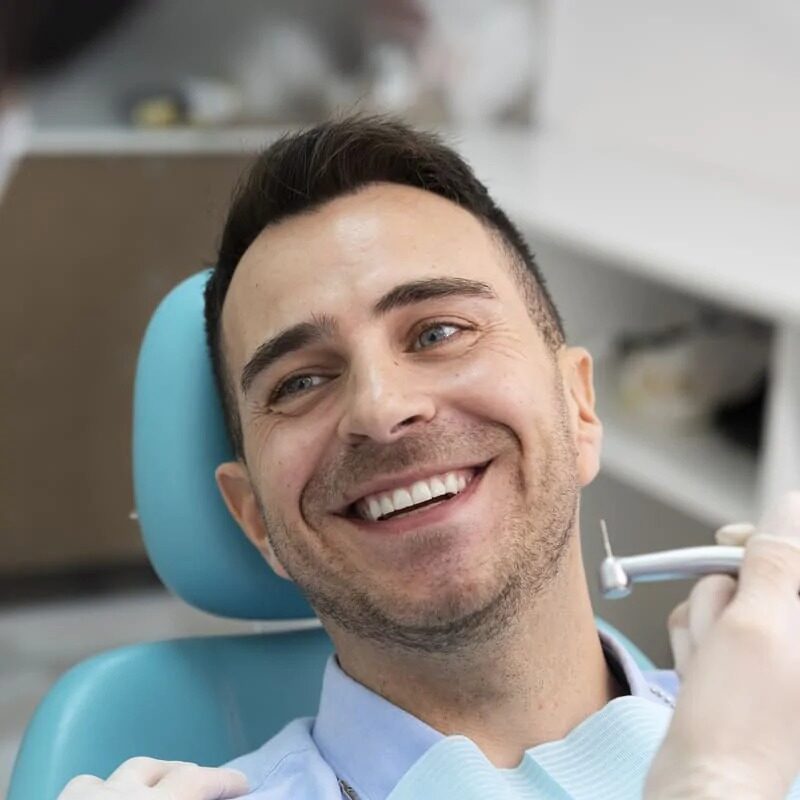 https://docteurchallali.com/wp-content/uploads/2026/03/imgi_40_patient-souriant-e1774858151265.jpg